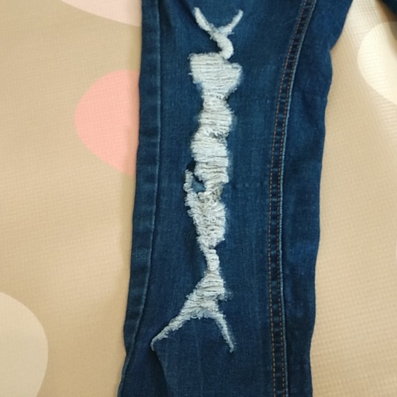 Wild Fable cropped Distressed Skinny Jeans. Size 0 - Picture 4 of 9